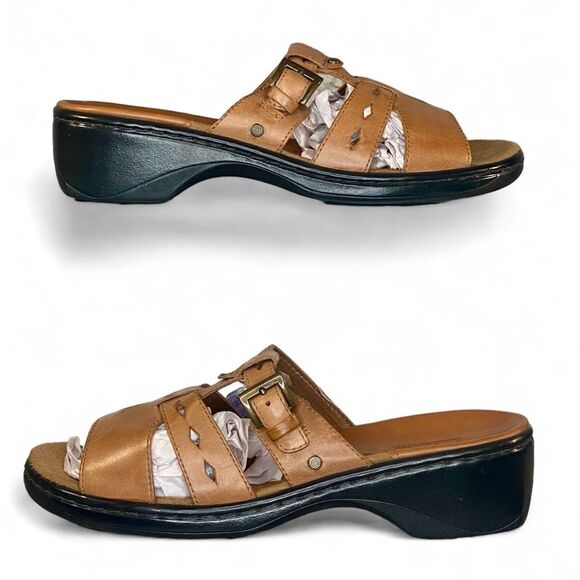 Clarks Brown Leather Sandals Slip on Open Toe Womens Size 7 Adjustable Straps - Picture 2 of 11